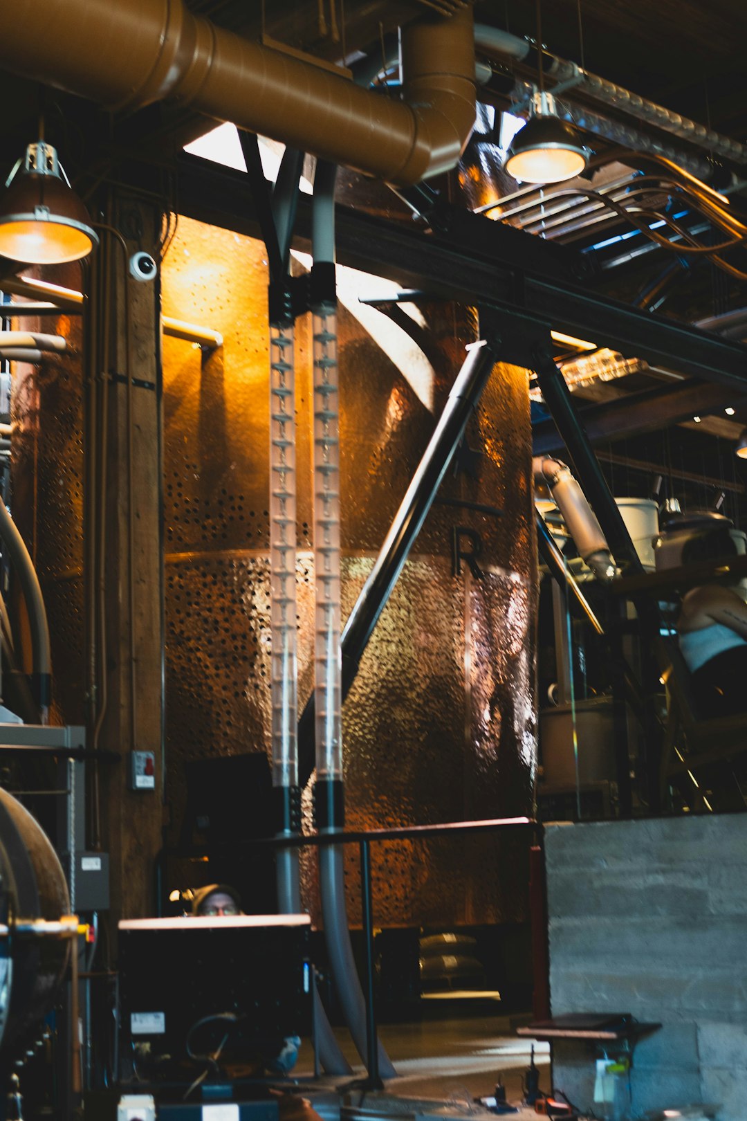 industrial-machinery-with-pipes-and-lighting-ph3-k0rzty